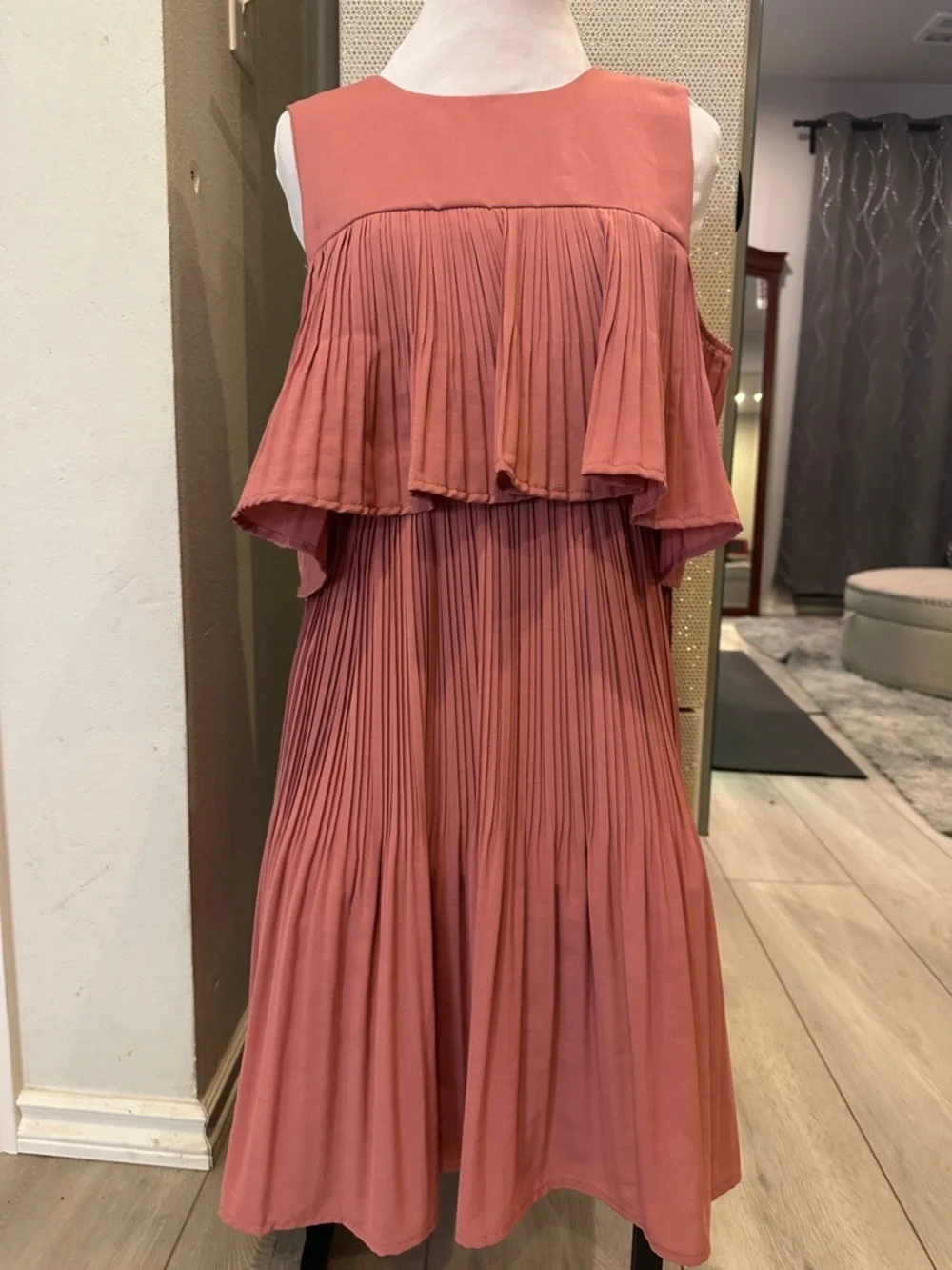Saks Fifth Avenue Girls Dusty Rose Pleated Party Dress